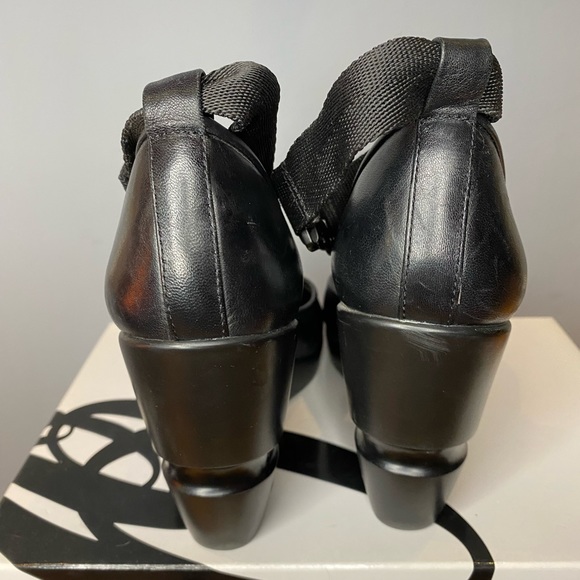 Nine West - 3.5” wedges - “Ricamo” - leather - size 5.5 - grey/black - Picture 4 of 9